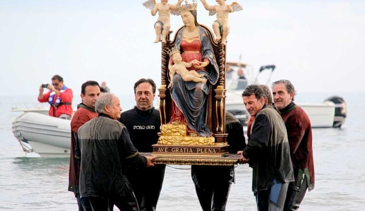 nettuno-re-enactment-of-the-landing-of-our-lady-of-grace