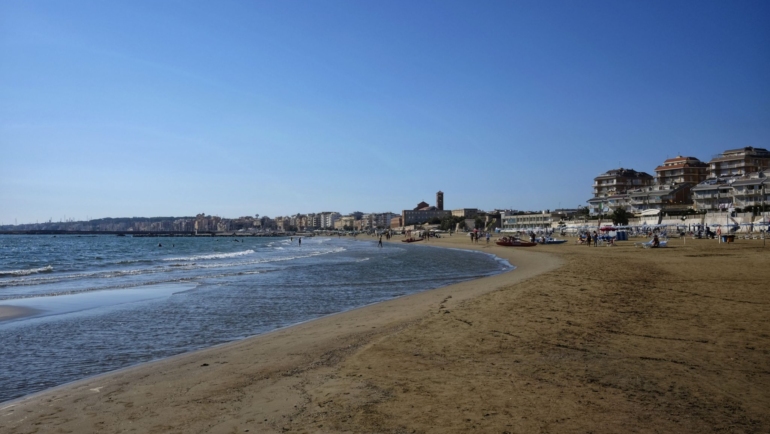 Fregene or Nettuno for Families: Which Seaside Town Near Rome Is Better?